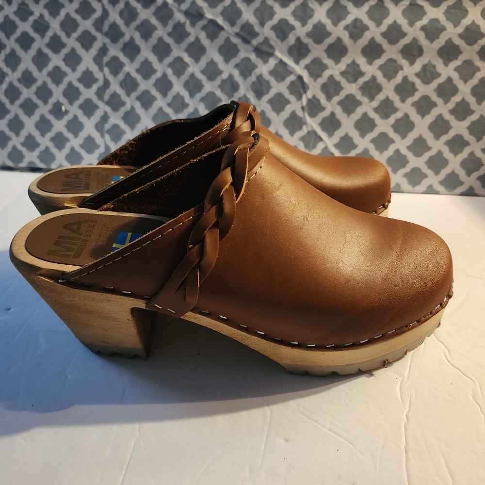 MIA Elsa Clogs Size 39 Women's Brown Leather Clogs w Braided Detail
